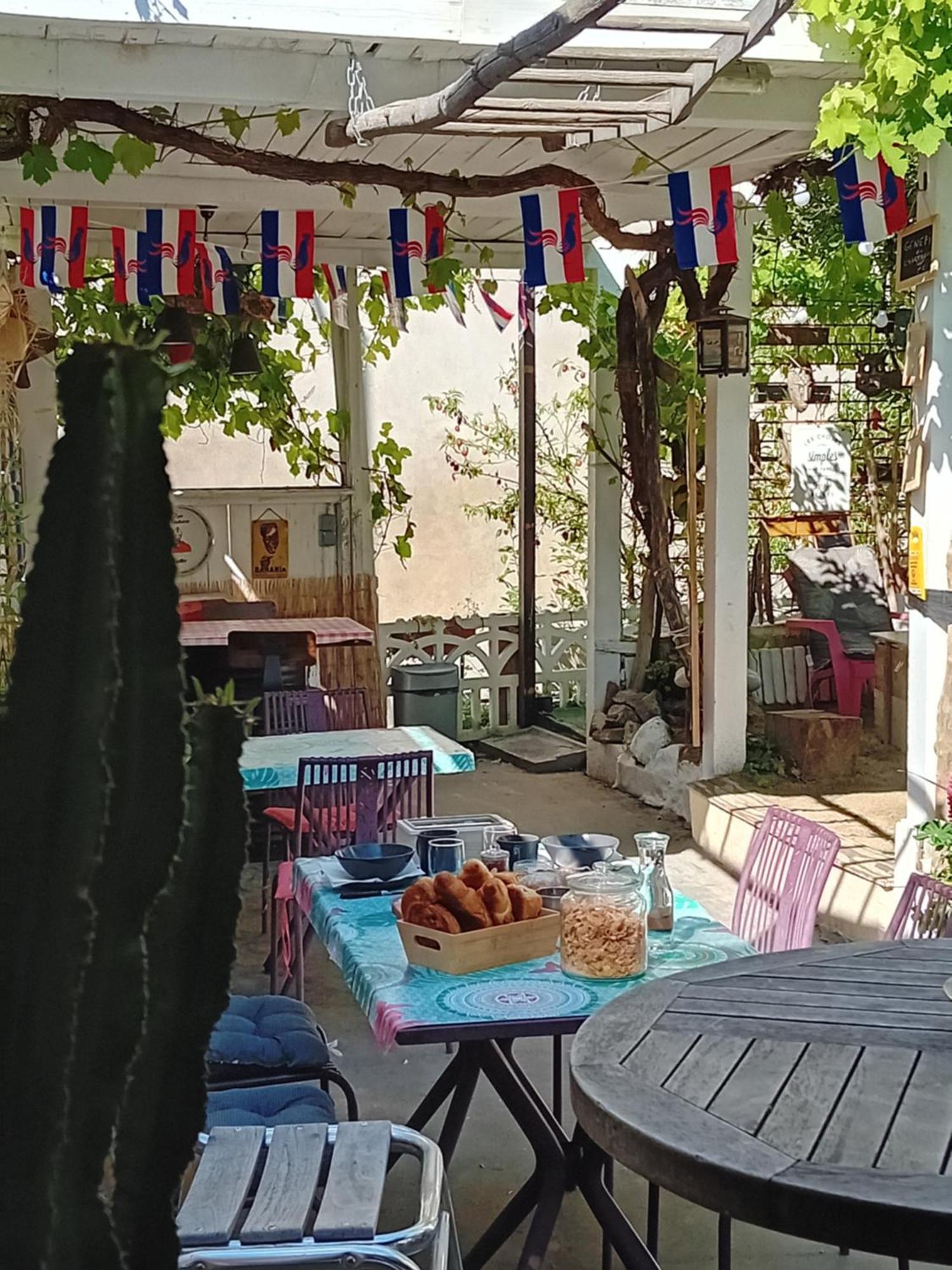 Houlala - Relais D'Etape - Chambres D'Hotes Pont-Eveque Eksteriør billede