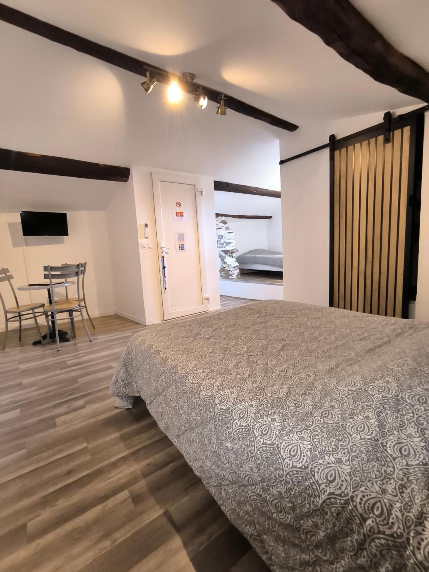 Houlala - Relais D'Etape - Chambres D'Hotes Pont-Eveque Eksteriør billede